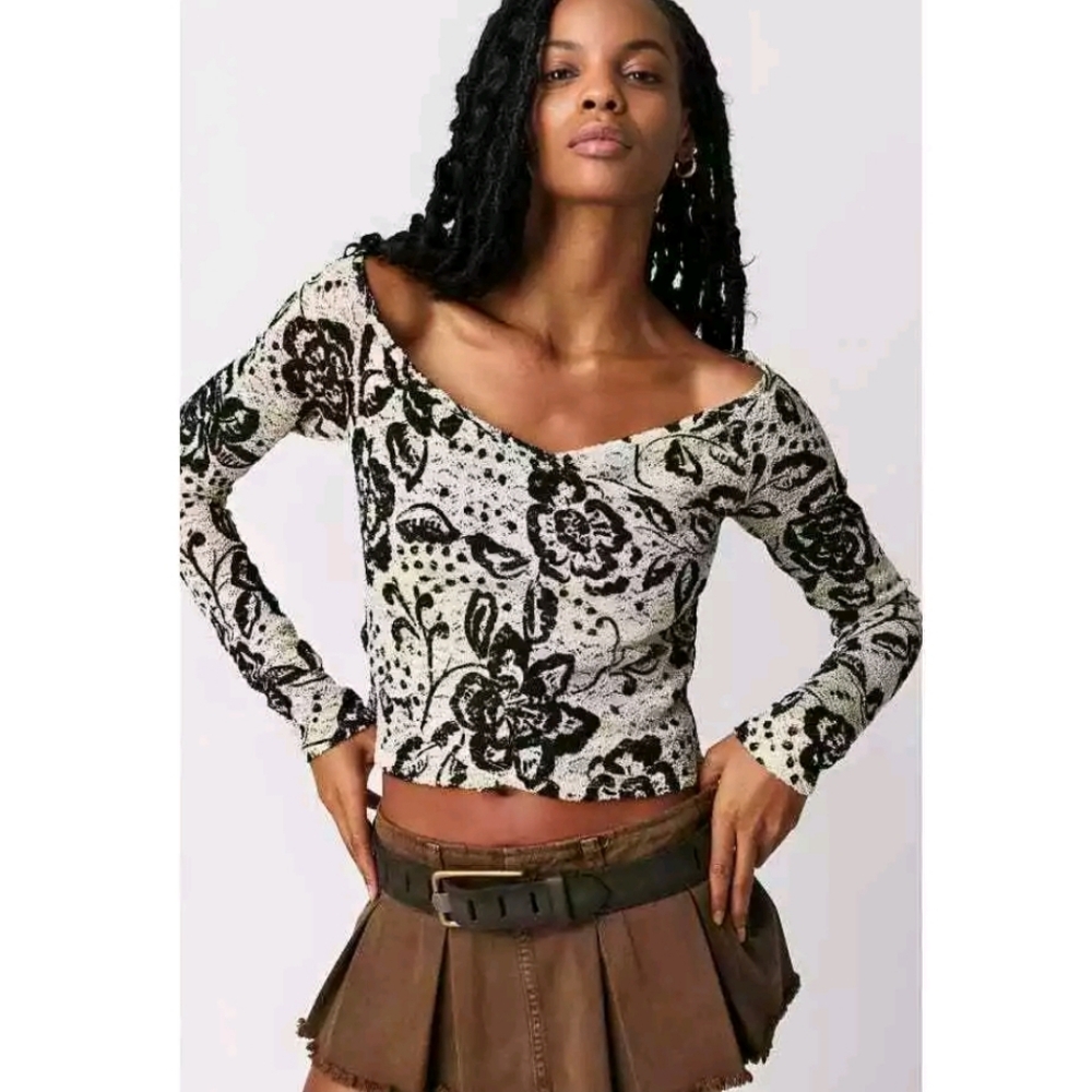 Sale ❗️NWOT Free People Chloe Crop Top Floral off the shoulder  Bluse